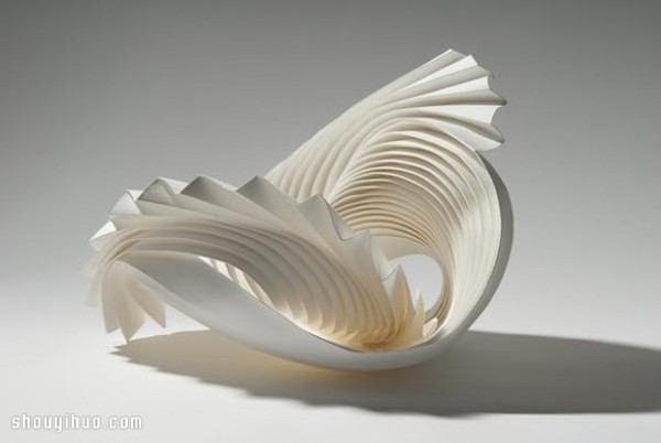 Appreciation of indescribable yet stunningly beautiful paper sculptures