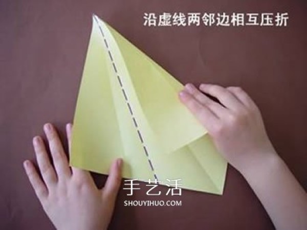 Illustrations of how to fold simple and cute origami wallets for children