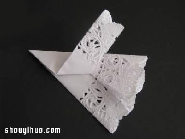 Illustrations of folding pigeons Tutorial on origami pigeons from round napkins