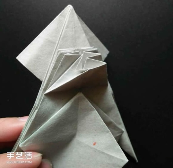 Super complex origami shark illustration, detailed steps for folding a three-dimensional shark