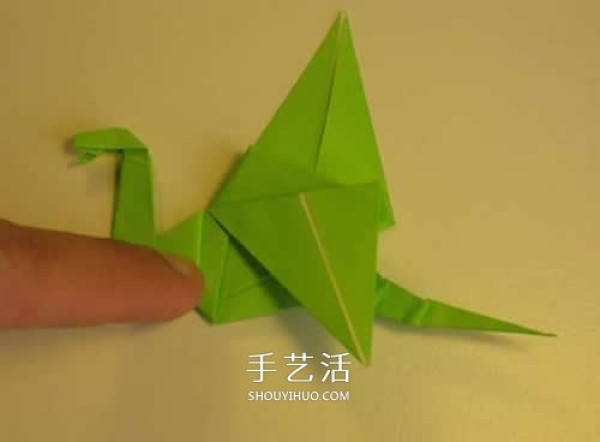 Step-by-step diagrams of hand-made origami pterosaurs. Illustrated process of folding pterosaurs