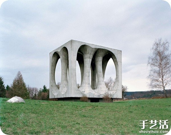 Former Yugoslavia: Postmodern Monumental Sculptures