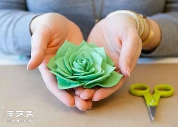 Non-woven rose tutorial, illustrations of how to make handmade fabric roses