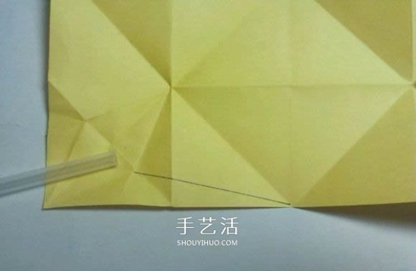 The detailed origami illustration process will teach you how to fold a three-dimensional rabbit