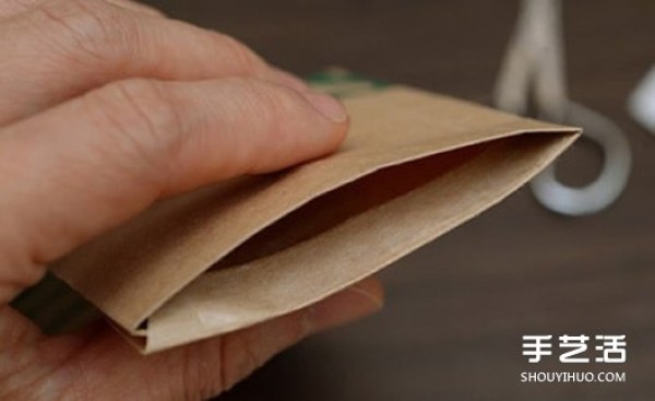 DIY step-by-step illustrated tutorial on how to make a Starbucks paper bag into a wallet