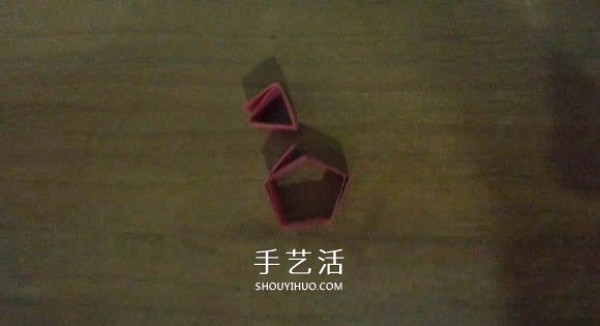 Illustration of the steps of hand-made origami Snapology ball using paper strips to make a sphere