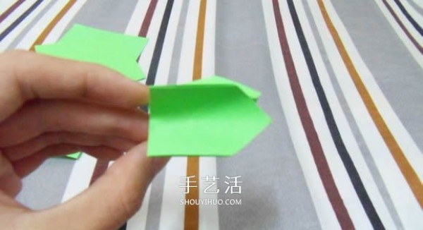 Tutorial on handmade origami flower holders can perfectly match Kawasaki roses