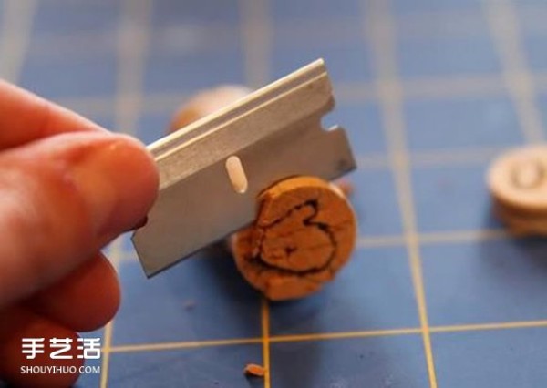 How to Make a Seal for Red Wine Bottle Stoppers, Cork Stopper Stamp DIY Tutorial