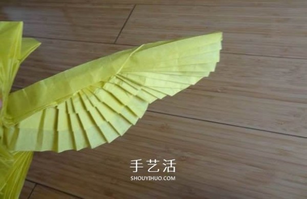 Eagle origami tutorial, step-by-step diagram of origami and the eagle with spread wings