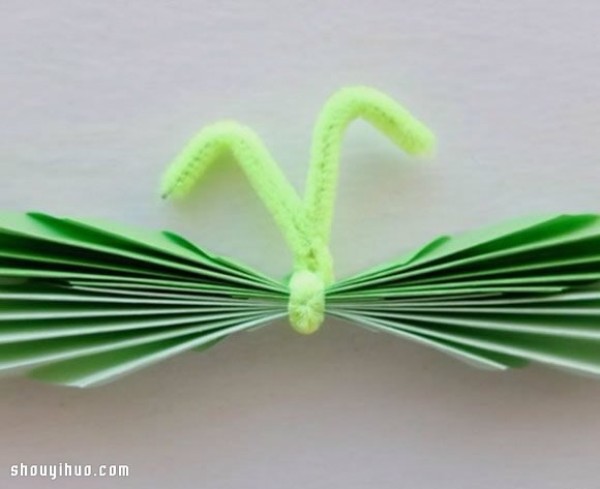 A simple origami butterfly method with easy folding instructions and instructions