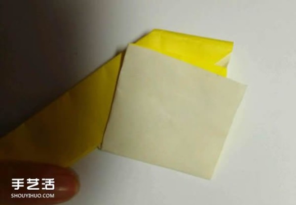 Illustrated tutorial on folding origami yuanxiao including a spoon for holding yuanxiao