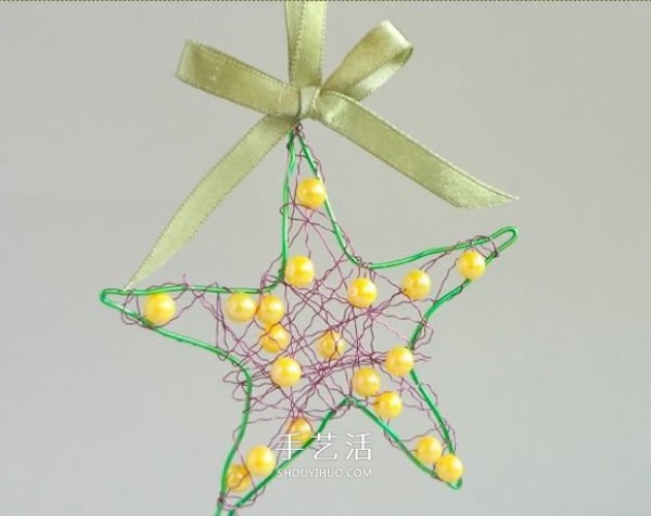 Illustration of how to make hand-made Christmas star hanging ornaments with metal wire