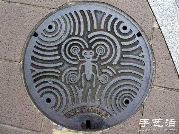 Japanese street creative manhole cover DIY design