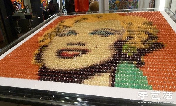 DIY stuffed with gummy bears to create exquisite works of art