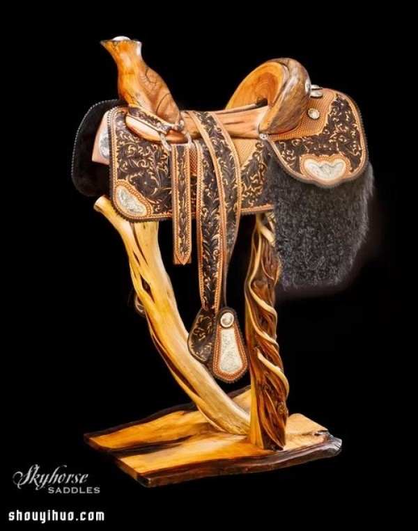 Appreciation of the leather-carved saddle artwork created by Lisa and Loren