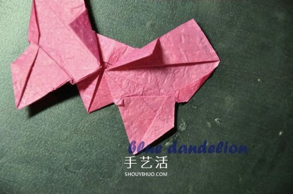 Illustrations of how to fold a romantic butterfly heart, step-by-step pictures of origami butterfly hearts