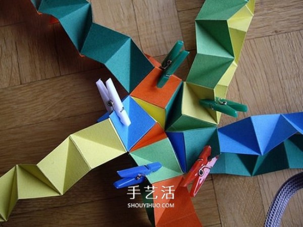 The steps of folding a paper ball and the picture of the detailed steps of origami balls