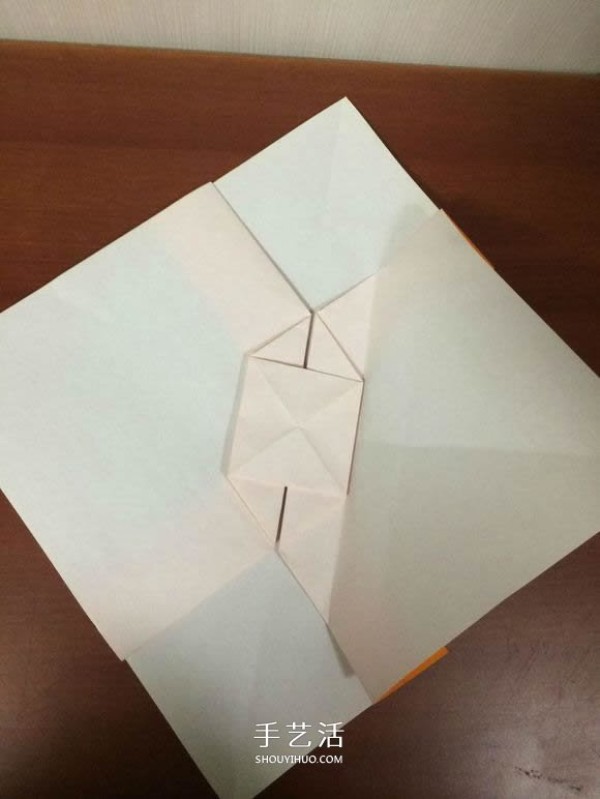 How to fold a complex three-dimensional sports car with detailed steps of origami sports car