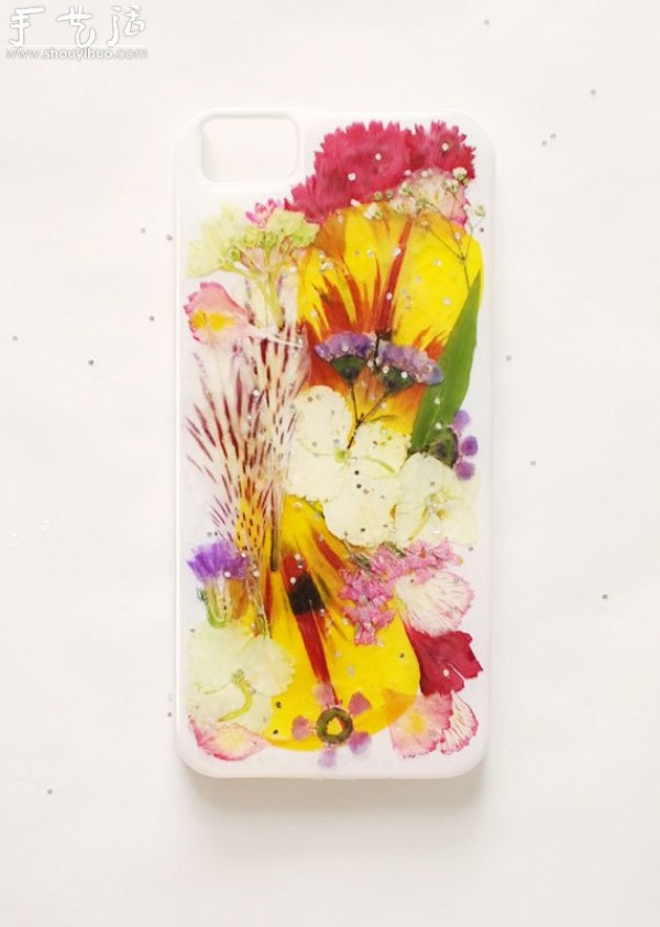 Tutorial on flattening flowers to decorate mobile phone cases