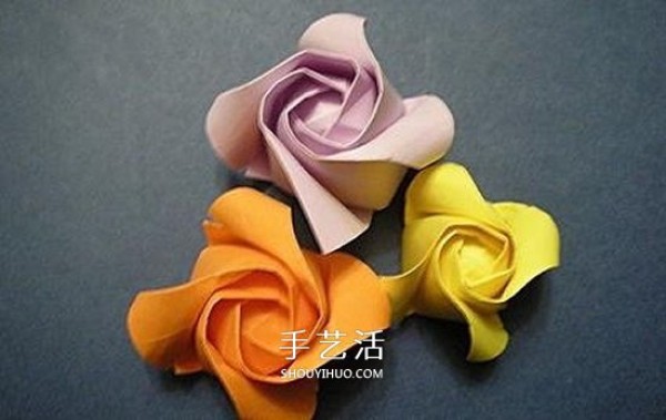 Illustration of how to fold a four-petal rose, simple and beautiful paper rose origami