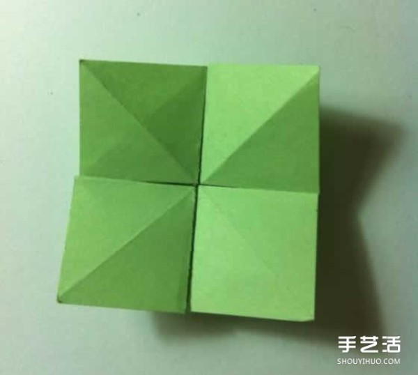 A piece of paper to fold a four-leaf clover, an illustration of the steps to fold a creative four-leaf clover