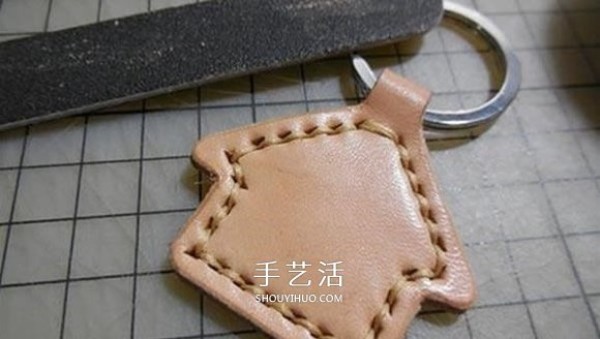 How to make your own leather keychain, how to make a handmade leather keychain