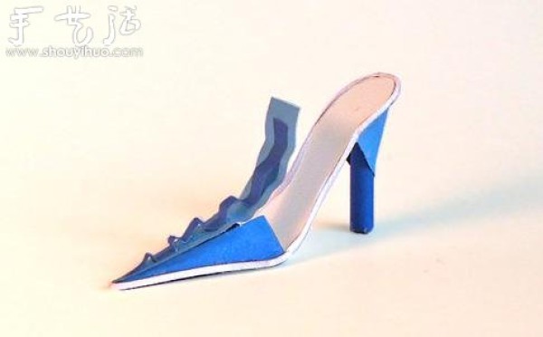 Appreciation of exquisite paper-cut works of womens high heels