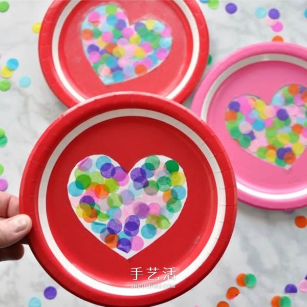 Use paper plates to make Valentines Day love ornaments in just a few simple steps! 