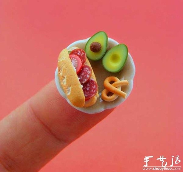 Miniature food on your fingertips