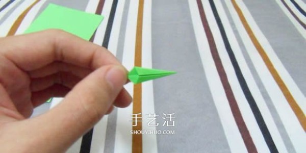 Tutorial on handmade origami flower holders, perfect with Kawasaki roses