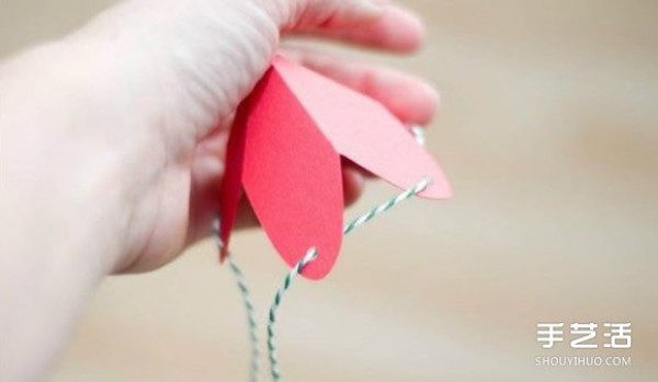 How to make a strawberry-shaped wedding candy box from a strawberry packaging box