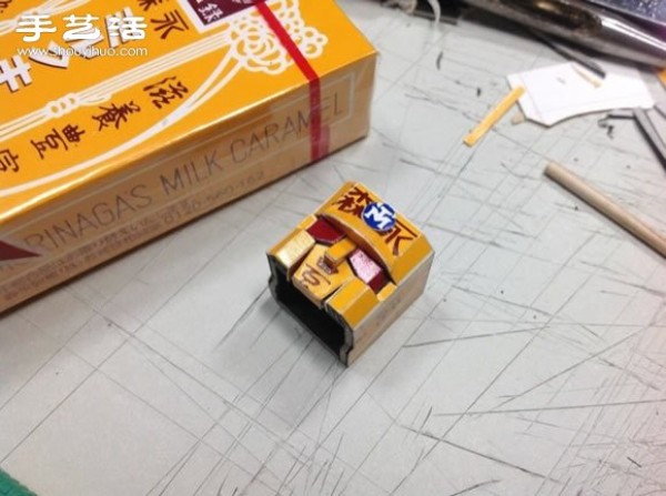 Handmade deformable Optimus Prime model toys made from paper boxes