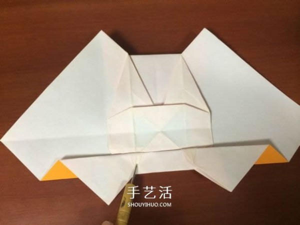 How to fold a complex three-dimensional sports car with detailed steps of origami sports car