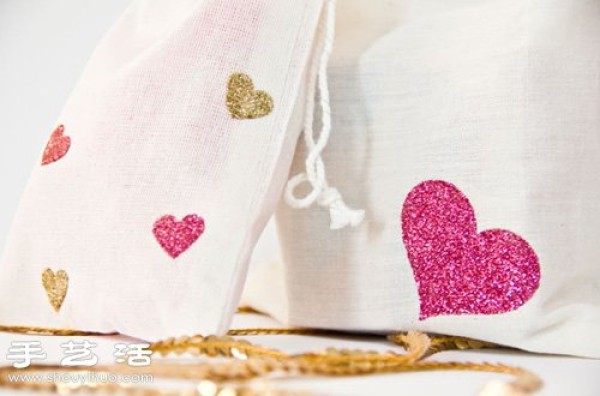 Renovation of old items: Creative DIY shiny heart-shaped patterns for storage bags