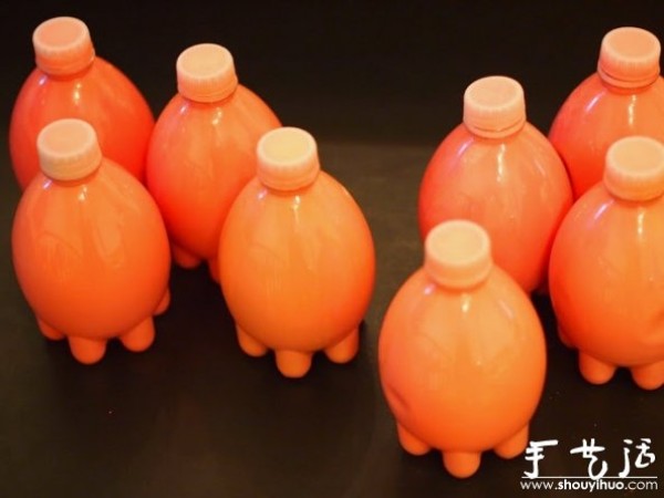 Drink bottles/plastic bottles with hand-painted sumo wrestlers playing homemade bowling