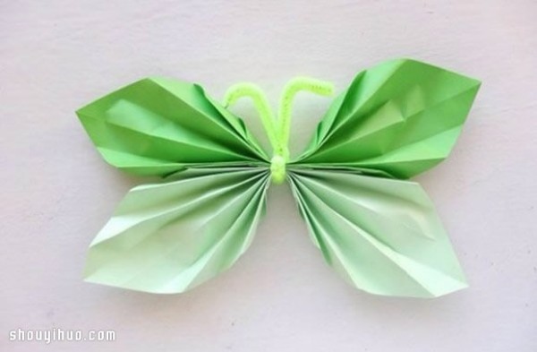 A simple origami butterfly method with easy folding instructions and instructions