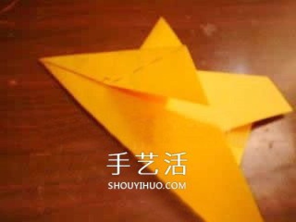 How to fold a good-looking paper airplane. Illustrated tutorial for children to fold a beautiful airplane.