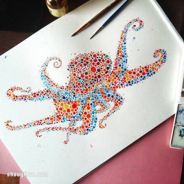 Hand-painted small dots are combined into extremely delicate animal patterns