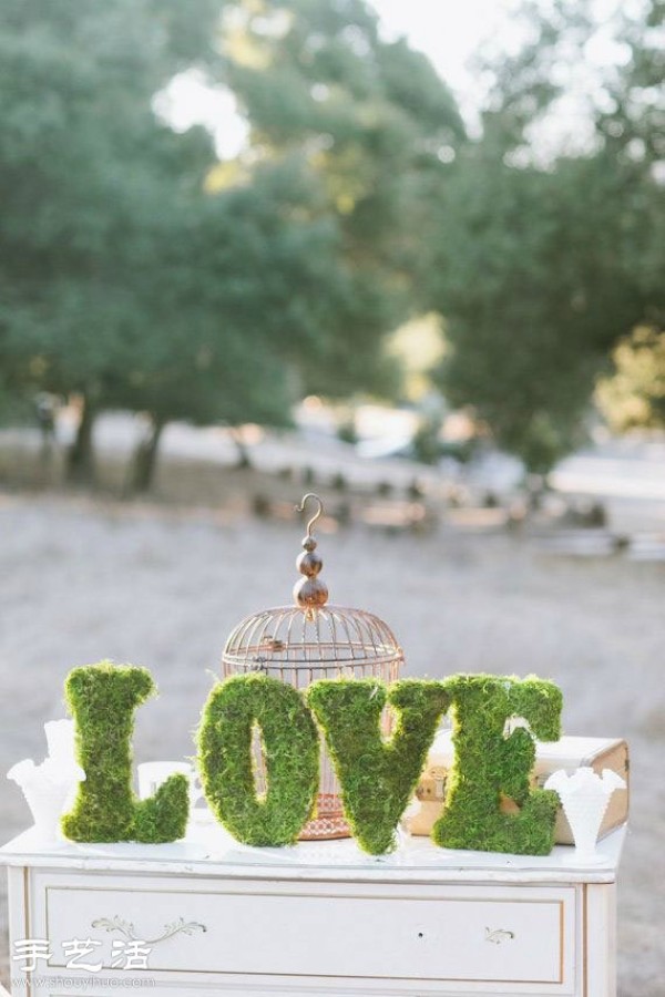 12 Little Ideas for DIY Wedding Decoration with Moss Plants