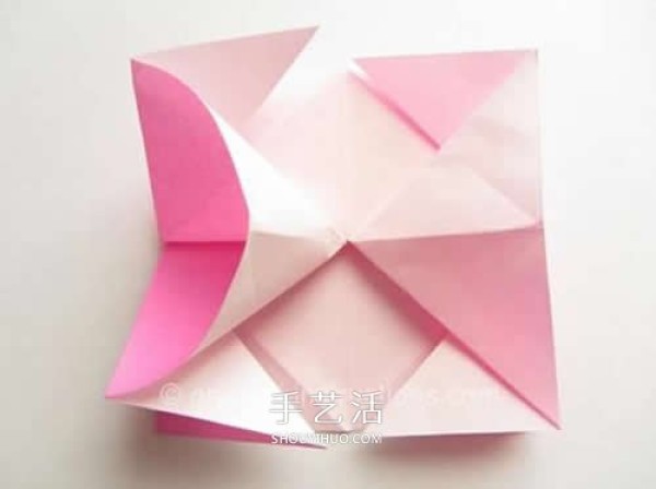 How to fold a rotating rose with illustrations of hand-made origami roses