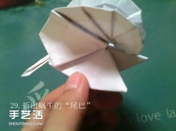 Three-dimensional snail folding tutorial, hand-made origami three-dimensional snail illustration