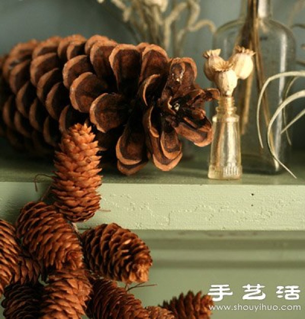 Pine nuts turn waste into treasure DIY beautiful holiday decorations