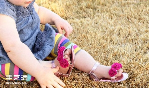 Renovate unwanted old bags to DIY to make beautiful baby shoes