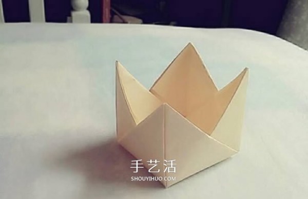 Simple and cute crown box folding method can fold two boats and stack them up