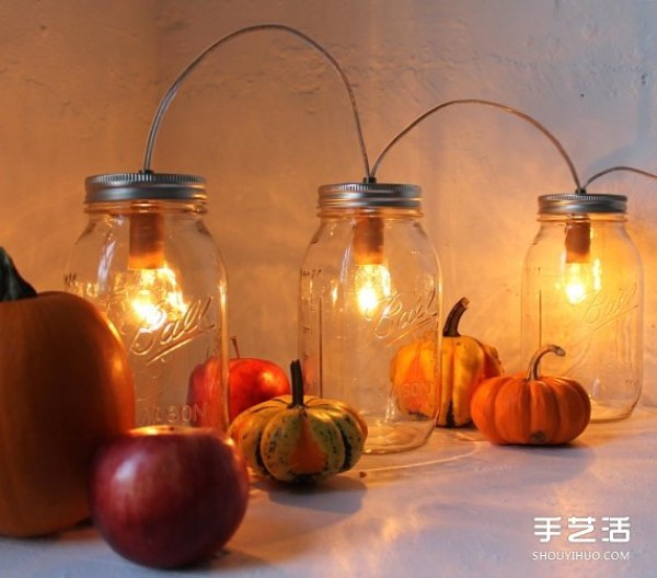 Use glass jar waste to make a small Christmas romantic mood lamp