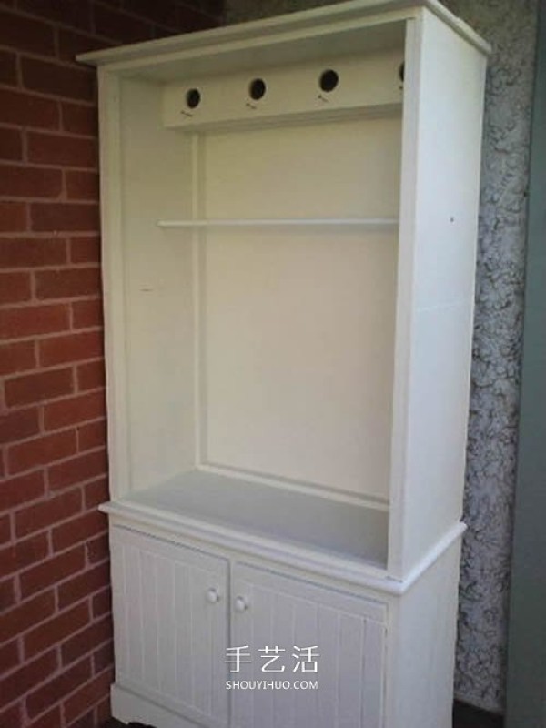 The process of transforming an old bookcase into a bird cabinet and the method of making a homemade wooden bird cabinet