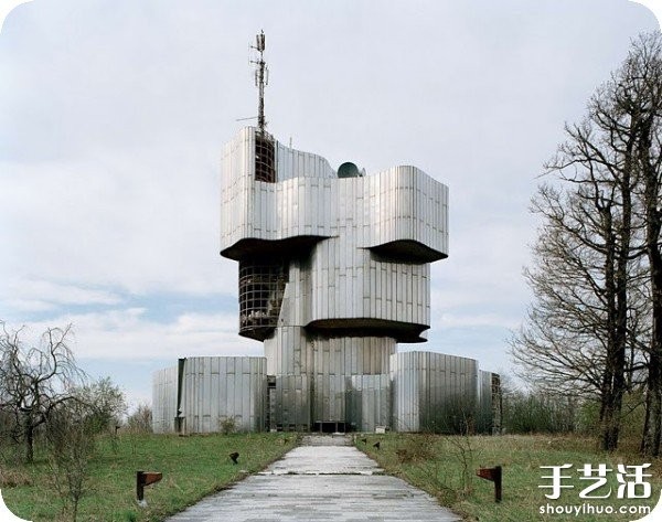 Former Yugoslavia: Postmodern Monumental Sculptures