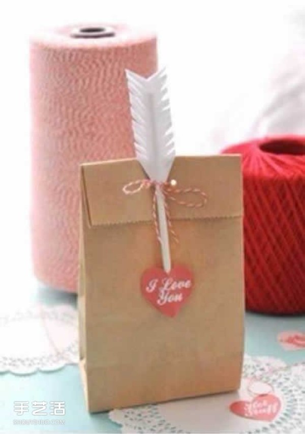 Valentines Day Crafts: Use cardboard and straws to make Cupids Arrow