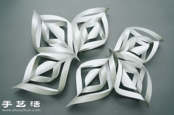 Tutorial on making super beautiful 3D snowflakes by cutting paper by hand