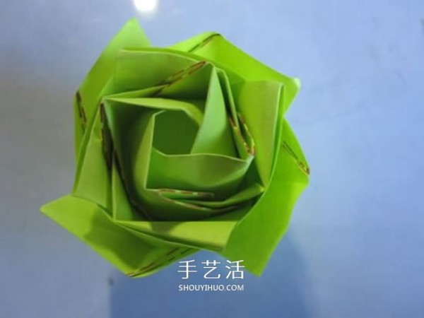 The origami illustration of the original paper rose is very detailed